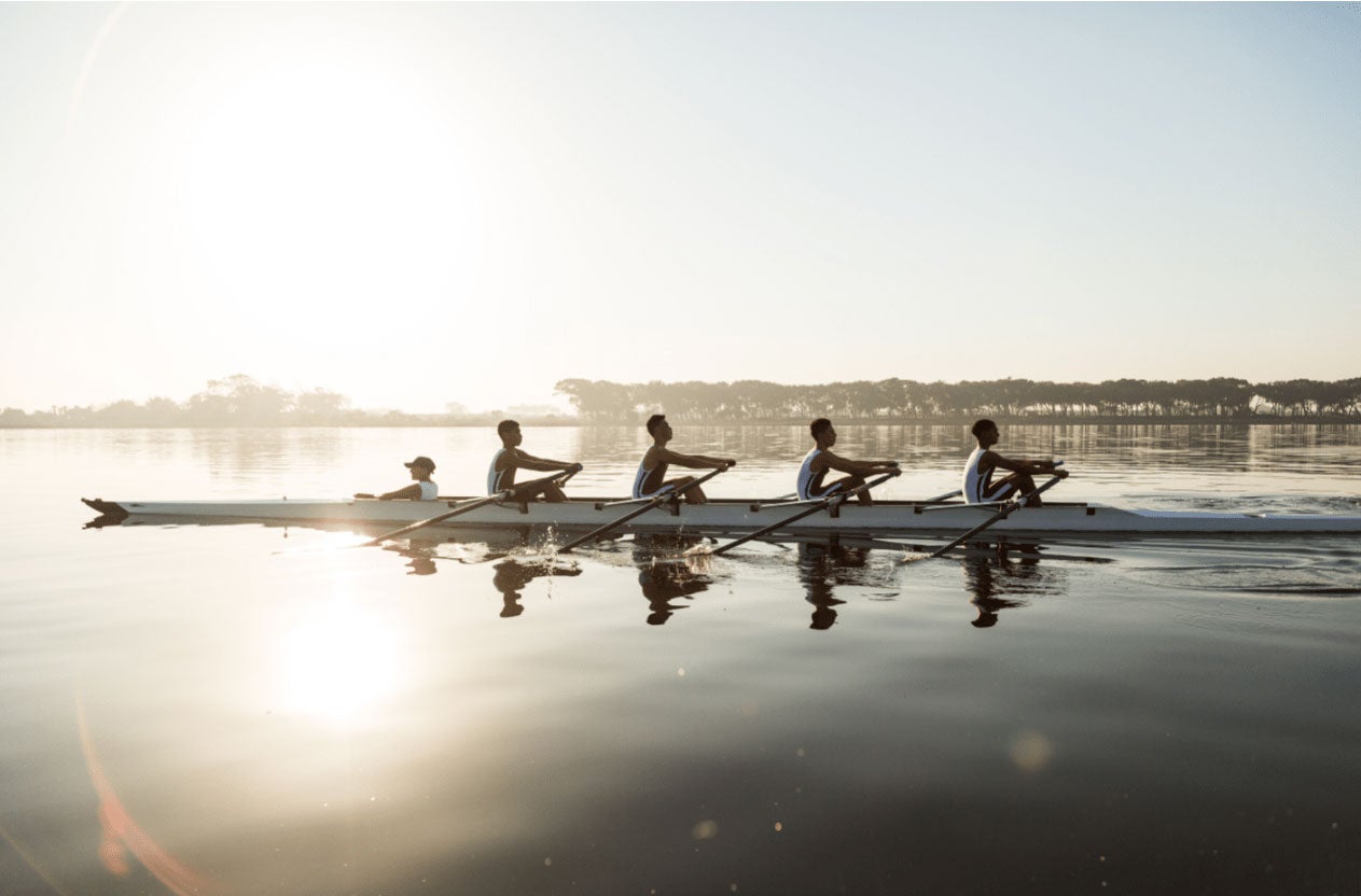 ws_people_rowing_on_river_at_sunrise