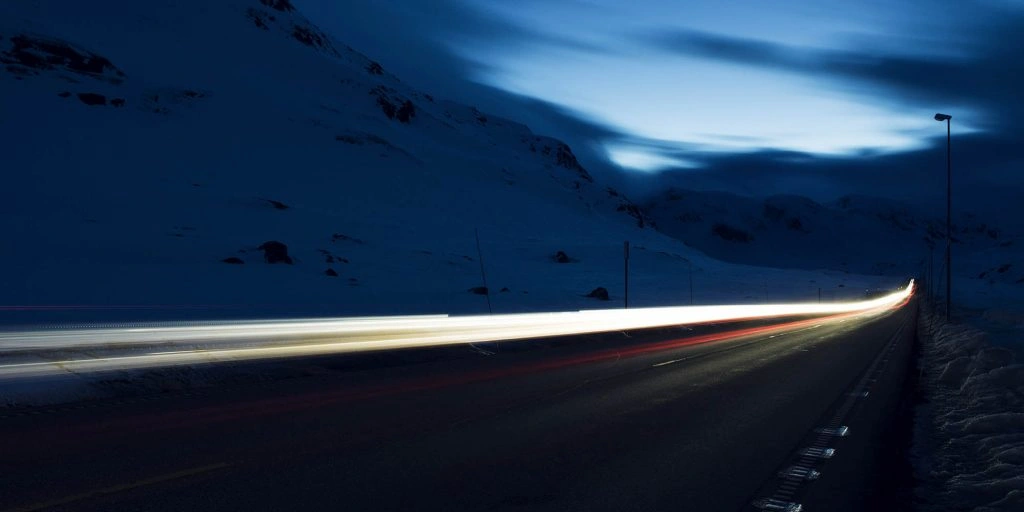 ws_car_light_trails_in_the_dark_with_snow